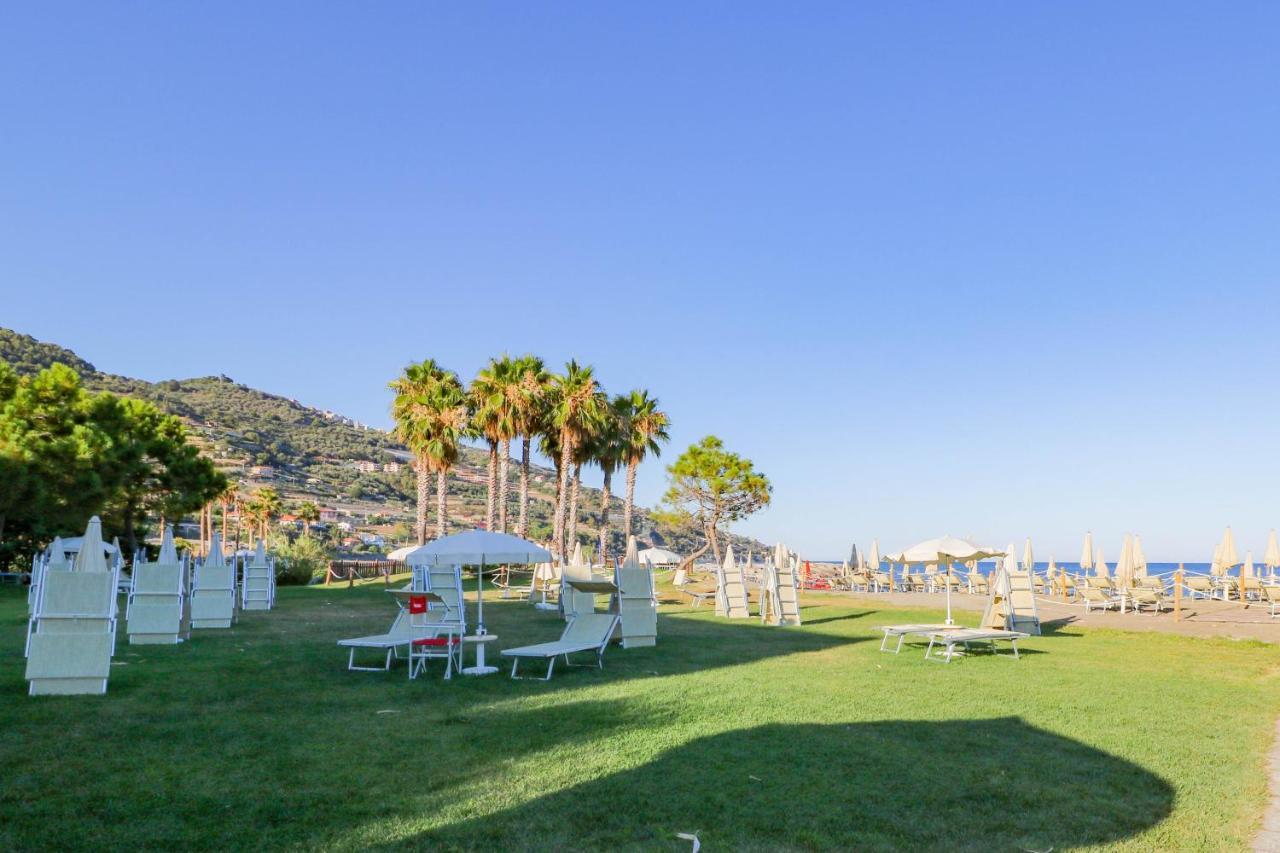 H11 Luxury 12B Porto - Piscina - Jacuzzi Lejlighed Santo Stefano al Mare Eksteriør billede