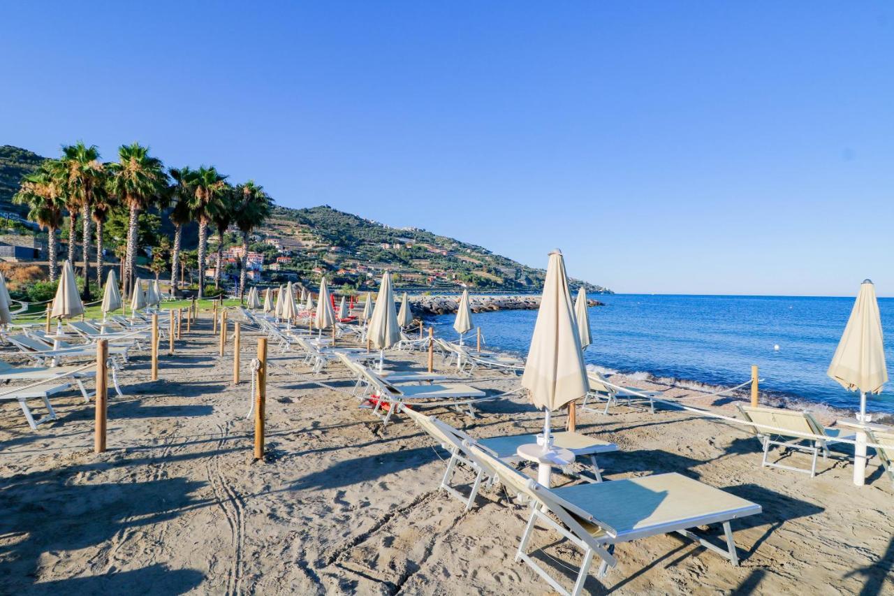 H11 Luxury 12B Porto - Piscina - Jacuzzi Lejlighed Santo Stefano al Mare Eksteriør billede