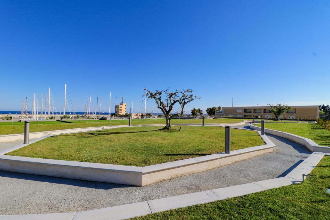 H11 Luxury 12B Porto - Piscina - Jacuzzi Lejlighed Santo Stefano al Mare Eksteriør billede